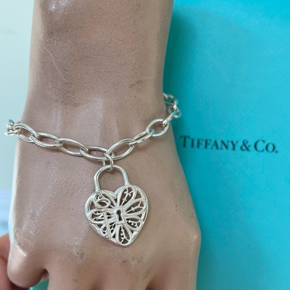 Tiffany & Co. Jewelry - 🔴Authentic TIFFANY & CO RARE & RETIRED Filigree Heart & Key Charm Bracelet💙